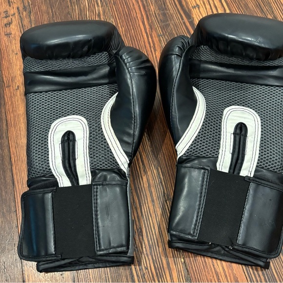 Everlast Pro Style Training Boxing Combat Sports Black  Gloves 14 Ounces - Picture 2 of 3